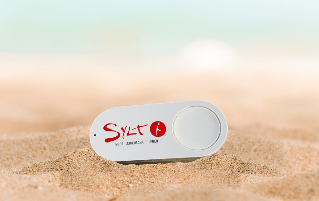 Der Sylter Sehnsuchtsbutton stillt die Inselliebe per Knopfdruck Foto: Sylt Marketing
