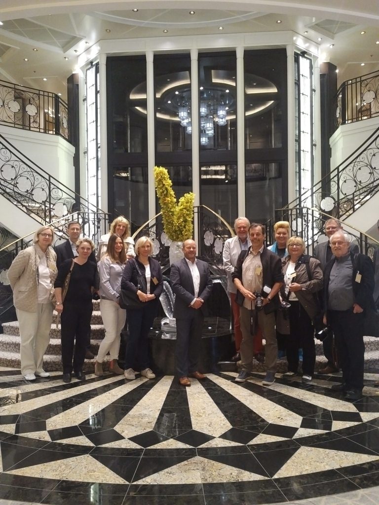 Fachjournalisten auf der Marina der Oceania Cruises